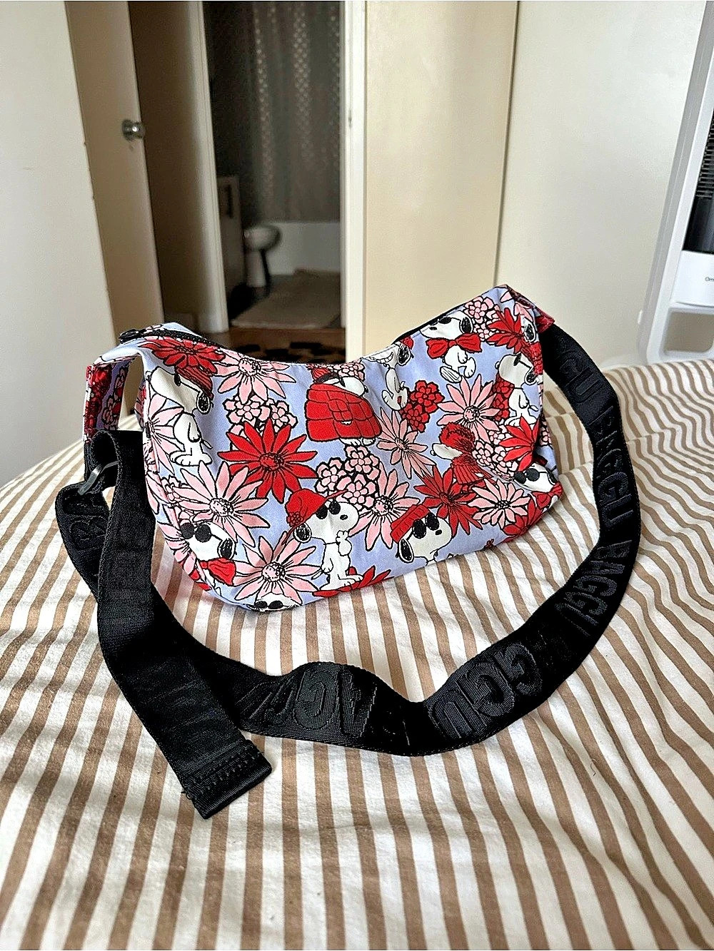 BAGGU x Peanuts Snoopy Floral Medium Crescent Bag Red & Pink